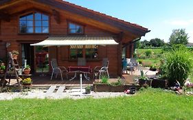 Barrierefreies Zimmer im Blockhaus mit Sauna am See